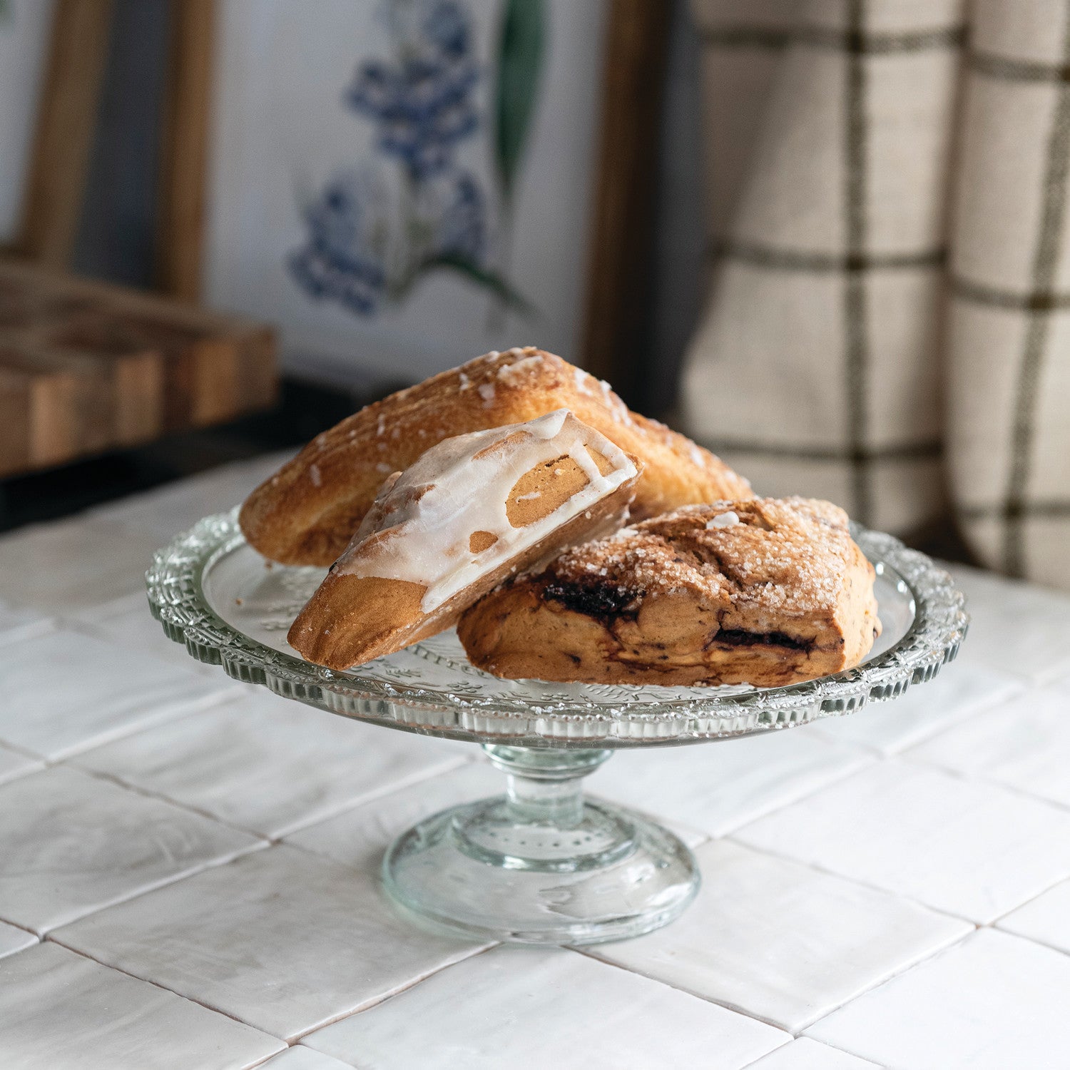 Scalloped Glass Pedestal